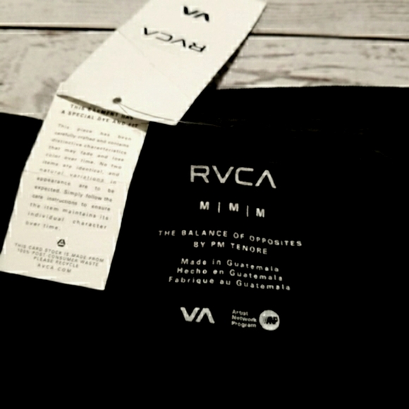 ♦️RVCA Voltage Cropped T♦️ - Picture 5 of 6